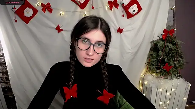 Snapshot of MaryEm976 chatting on December 11, 2024, 3:05 pm MaryEm976 online show from December 11, 2024, 3:05 pm