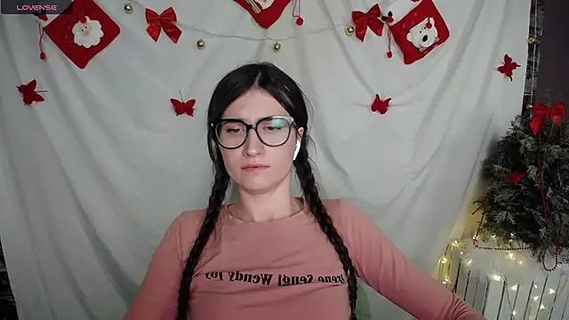 Snapshot of MaryEm976 chatting on December 20, 2024, 9:00 am MaryEm976 online show from December 20, 2024, 9:00 am