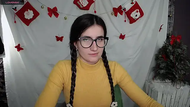 Snapshot of MaryEm976 chatting on December 24, 2024, 12:00 pm MaryEm976 online show from December 24, 2024, 12:00 pm