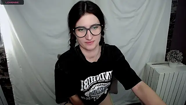 Snapshot of MaryEm976 chatting on January 20, 2025, 9:24 am MaryEm976 online show from January 20, 2025, 9:24 am