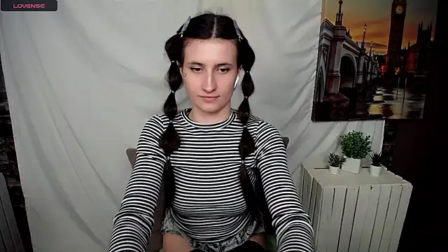 Snapshot of MaryEm976 chatting on March 16, 2025, 12:00 pm MaryEm976 online show from March 16, 2025, 12:00 pm