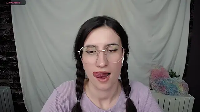 Snapshot of MaryEm976 chatting on March 19, 2025, 10:44 am MaryEm976 online show from March 19, 2025, 10:44 am