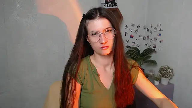 Snapshot of MaryEm976 chatting on October 6, 2025, 6:00 am MaryEm976 online show from October 6, 2025, 6:00 am