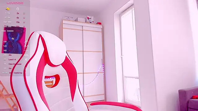 Snapshot of HotCarolineXO chatting on March 10, 2025, 8:04 am HotCarolineXO online show from March 10, 2025, 8:04 am