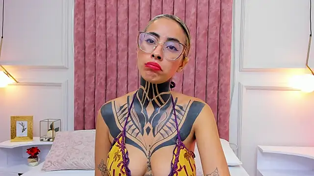 Snapshot of NicoleBlum chatting on December 27, 2024, 7:57 pm NicoleBlum online show from December 27, 2024, 7:57 pm