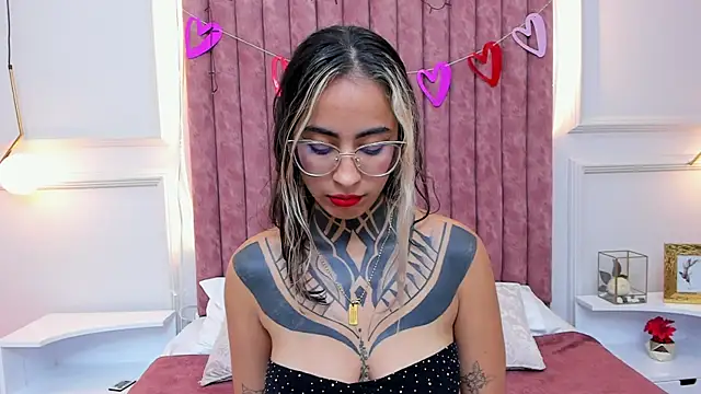 Snapshot of NicoleBlum chatting on February 12, 2025, 11:51 pm NicoleBlum online show from February 12, 2025, 11:51 pm