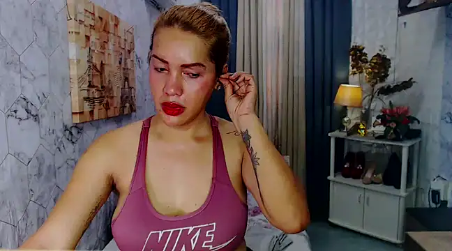 Snapshot of QueenDivineTsx chatting on December 7, 2024, 6:21 am QueenDivineTsx online show from December 7, 2024, 6:21 am