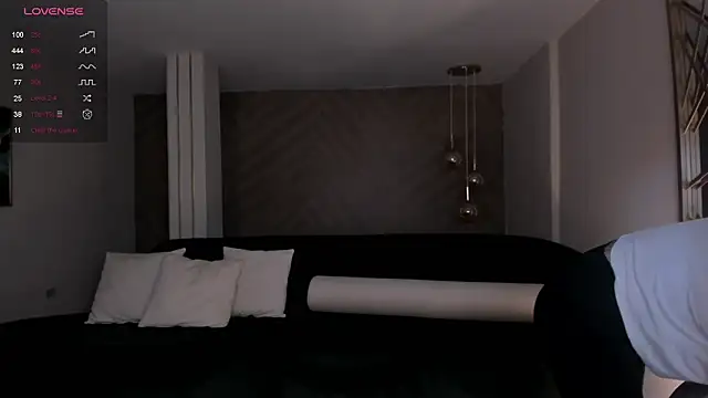 Snapshot of MartinnaBonnet chatting on December 19, 2024, 4:57 pm MartinnaBonnet online show from December 19, 2024, 4:57 pm