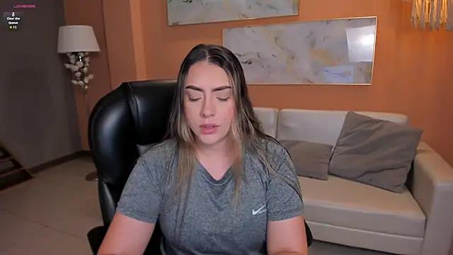 Snapshot of MartinnaBonnet chatting on January 6, 2025, 10:57 am MartinnaBonnet online show from January 6, 2025, 10:57 am