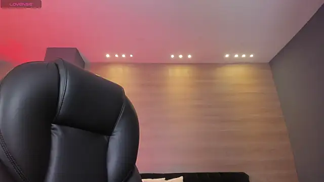 Snapshot of MartinnaBonnet chatting on January 7, 2025, 10:22 am MartinnaBonnet online show from January 7, 2025, 10:22 am