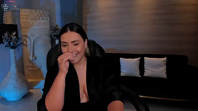 Snapshot of MartinnaBonnet chatting on February 1, 2025, 4:33 pm MartinnaBonnet online show from February 1, 2025, 4:33 pm