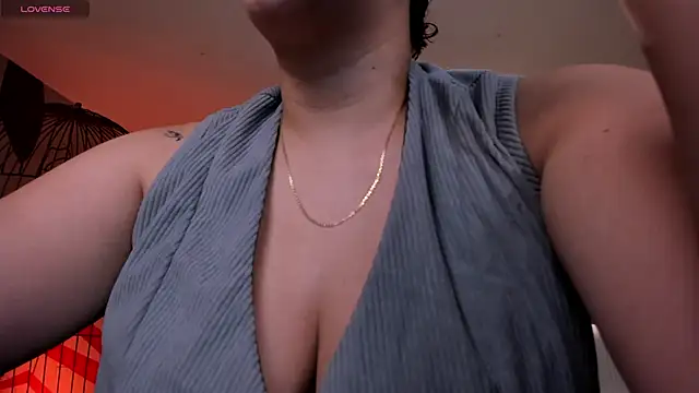 Snapshot of MartinnaBonnet chatting on March 18, 2025, 10:25 am MartinnaBonnet online show from March 18, 2025, 10:25 am