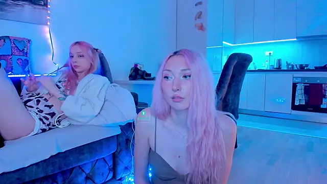 Snapshot of AlexRoseLiRed chatting on December 15, 2024, 10:15 pm AlexRoseLiRed online show from December 15, 2024, 10:15 pm