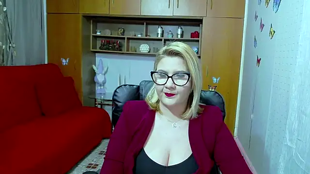 Snapshot of LucilleFenlys chatting on February 26, 2025, 9:05 pm LucilleFenlys online show from February 26, 2025, 9:05 pm