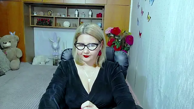 Snapshot of LucilleFenlys chatting on September 16, 2025, 12:00 am LucilleFenlys online show from September 16, 2025, 12:00 am