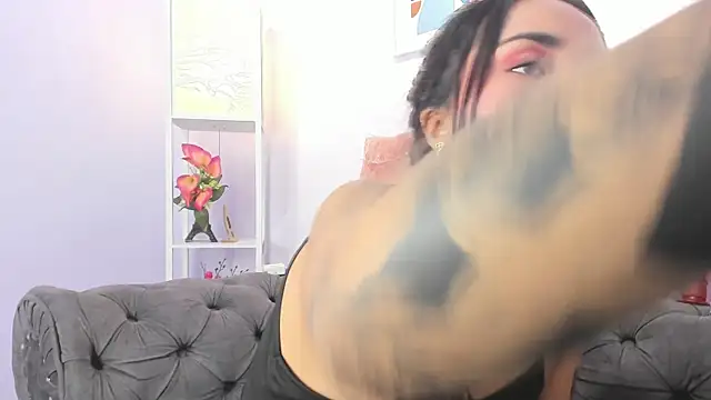 Snapshot of miss_soffi_ chatting on December 5, 2024, 3:17 pm miss soffi  online show from December 5, 2024, 3:17 pm