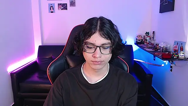 Snapshot of malik_harrison__ chatting on December 13, 2024, 2:16 pm malik harrison   online show from December 13, 2024, 2:16 pm