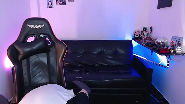 Snapshot of malik_harrison__ chatting on December 16, 2024, 2:49 pm malik harrison   online show from December 16, 2024, 2:49 pm