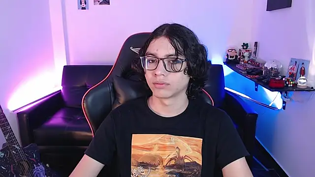 Snapshot of malik_harrison__ chatting on December 19, 2024, 2:24 pm malik harrison   online show from December 19, 2024, 2:24 pm