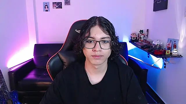 Snapshot of malik_harrison__ chatting on December 23, 2024, 5:54 pm malik harrison   online show from December 23, 2024, 5:54 pm