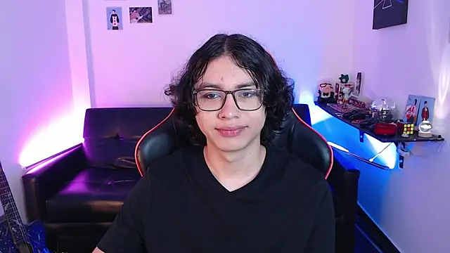 Snapshot of malik_harrison__ chatting on December 25, 2024, 4:11 pm malik harrison   online show from December 25, 2024, 4:11 pm