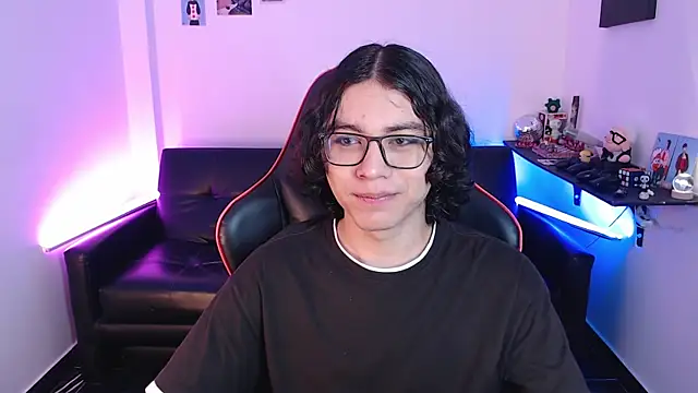 Snapshot of malik_harrison__ chatting on January 21, 2025, 1:54 pm malik harrison   online show from January 21, 2025, 1:54 pm