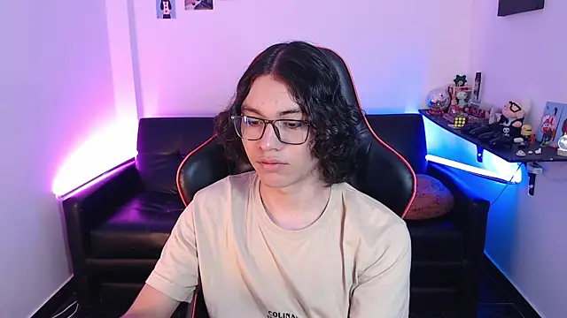 Snapshot of malik_harrison__ chatting on February 3, 2025, 5:24 pm malik harrison   online show from February 3, 2025, 5:24 pm