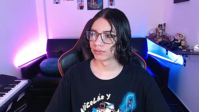 Snapshot of malik_harrison__ chatting on February 25, 2025, 2:00 pm malik harrison   online show from February 25, 2025, 2:00 pm