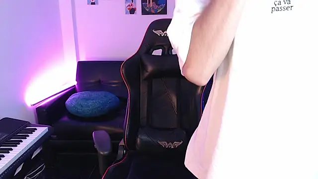 Snapshot of malik_harrison__ chatting on February 27, 2025, 3:26 pm malik harrison   online show from February 27, 2025, 3:26 pm