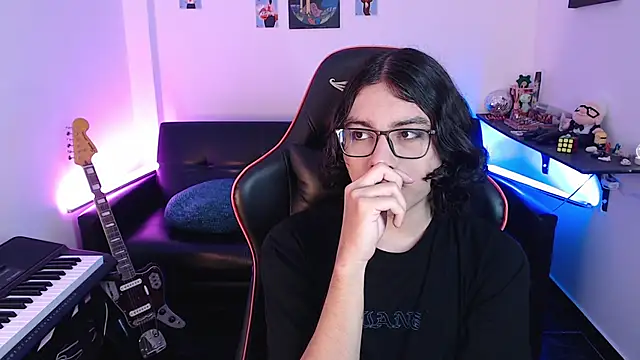 Snapshot of malik_harrison__ chatting on March 6, 2025, 4:17 pm malik harrison   online show from March 6, 2025, 4:17 pm