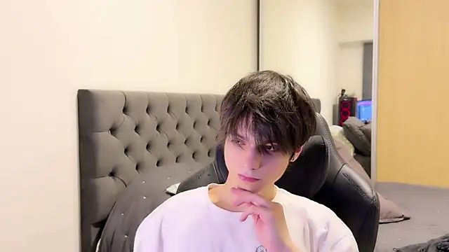 Snapshot of SasukeUhchiaa chatting on January 2, 2025, 1:27 am SasukeUhchiaa online show from January 2, 2025, 1:27 am