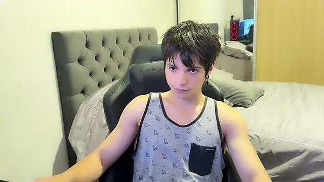 Snapshot of SasukeUhchiaa chatting on February 18, 2025, 12:48 am SasukeUhchiaa online show from February 18, 2025, 12:48 am