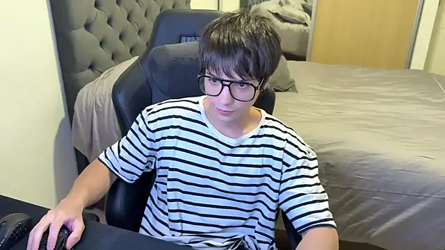 Snapshot of SasukeUhchiaa chatting on March 11, 2025, 11:48 pm SasukeUhchiaa online show from March 11, 2025, 11:48 pm