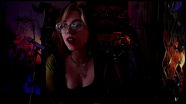 Snapshot of Scarlett_Wanner chatting on December 3, 2024, 8:06 pm Scarlett Wanner online show from December 3, 2024, 8:06 pm