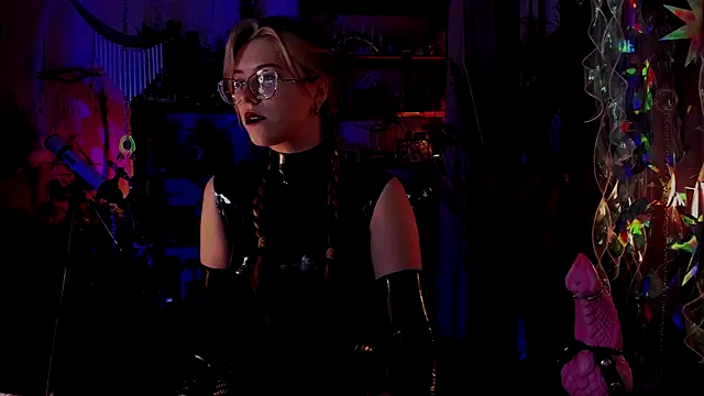 Snapshot of Scarlett_Wanner chatting on December 15, 2024, 7:42 pm Scarlett Wanner online show from December 15, 2024, 7:42 pm