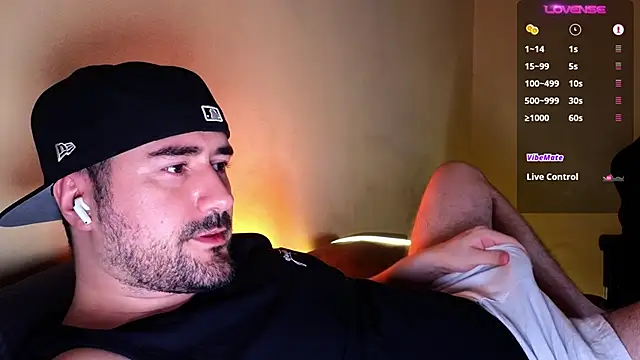 Snapshot of DominantTheo chatting on December 7, 2024, 3:36 am DominantTheo online show from December 7, 2024, 3:36 am