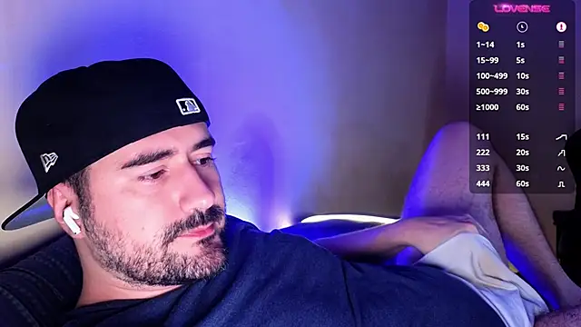 Snapshot of DominantTheo chatting on December 11, 2024, 2:41 am DominantTheo online show from December 11, 2024, 2:41 am