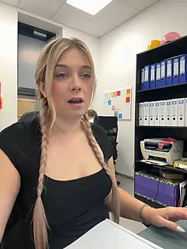 Snapshot of CherryAuroraa chatting on December 5, 2024, 8:22 pm CherryAuroraa online show from December 5, 2024, 8:22 pm