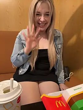 Snapshot of CherryAuroraa chatting on February 1, 2025, 10:26 am CherryAuroraa online show from February 1, 2025, 10:26 am