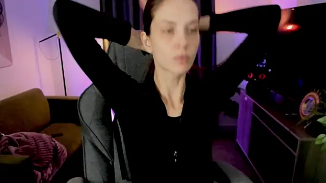 Snapshot of EmilyWilden chatting on October 27, 2025, 8:29 am EmilyWilden online show from October 27, 2025, 8:29 am