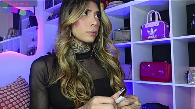 Snapshot of caroline_cossei chatting on March 6, 2025, 10:36 pm caroline cossei online show from March 6, 2025, 10:36 pm