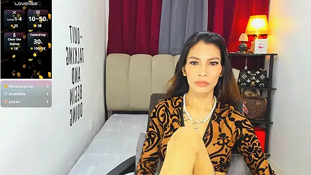 Snapshot of Trixie_Mattel21 chatting on March 11, 2025, 4:54 am Trixie Mattel21 online show from March 11, 2025, 4:54 am