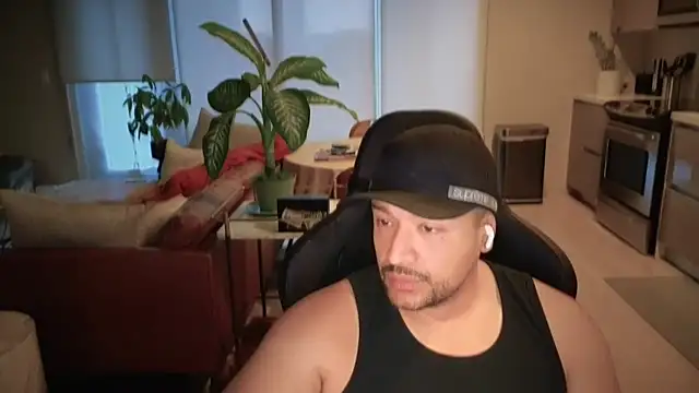 Snapshot of HungandThickLatin chatting on September 29, 2025, 1:49 pm HungandThickLatin online show from September 29, 2025, 1:49 pm