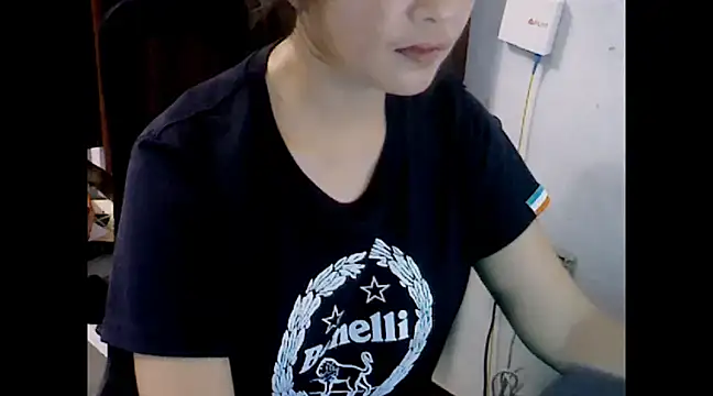 Snapshot of makemefallin chatting on December 11, 2024, 2:11 pm makemefallin online show from December 11, 2024, 2:11 pm