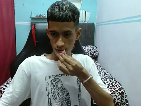 Snapshot of Angelstripboy chatting on October 8, 2025, 10:07 pm Angelstripboy online show from October 8, 2025, 10:07 pm