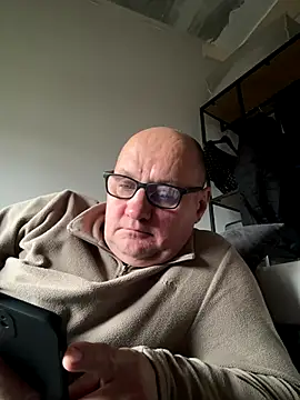 Snapshot of vanjbi45 chatting on October 25, 2025, 9:17 am vanjbi45 online show from October 25, 2025, 9:17 am