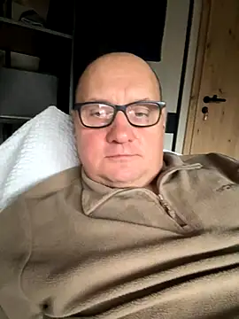 Snapshot of vanjbi45 chatting on November 9, 2025, 9:40 am vanjbi45 online show from November 9, 2025, 9:40 am