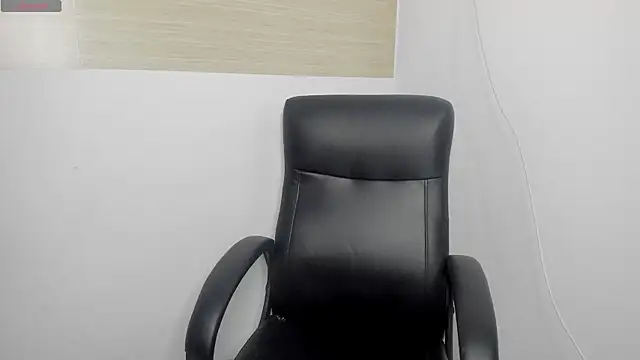 Snapshot of kiara_advani__ chatting on September 30, 2025, 2:11 pm kiara advani   online show from September 30, 2025, 2:11 pm