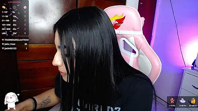 Snapshot of eva_six chatting on December 4, 2024, 11:35 pm eva six online show from December 4, 2024, 11:35 pm