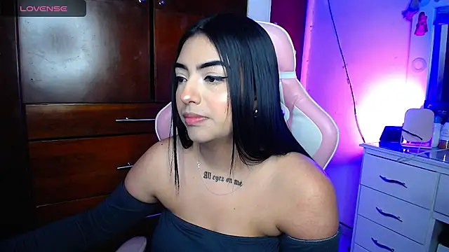 Snapshot of eva_six chatting on February 18, 2025, 10:36 pm eva six online show from February 18, 2025, 10:36 pm